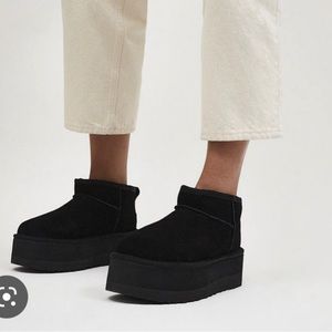 Ugg Ultra Mini Platform Size 8 Brand new with tags and box